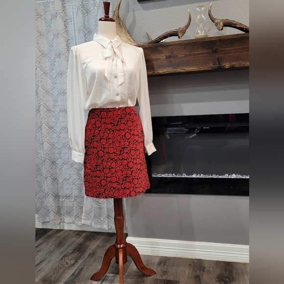 Boden Skirt Size 2 Velvet in excelent condition - Picture 2 of 7